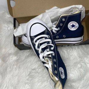 Kids converse brand new shoes size 6